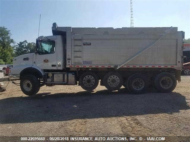 4V5KC9EH1GN938444 - 2016 VOLVO VHD SILVER photo 1