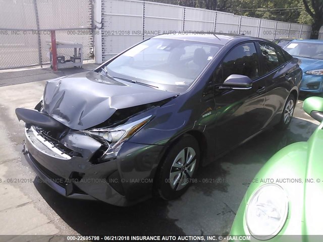 JTDKBRFU7J3588626 - 2018 TOYOTA PRIUS GRAY photo 2