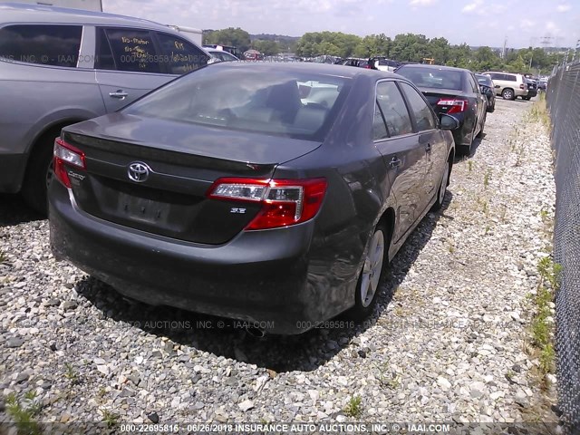 4T1BF1FK2CU024704 - 2012 TOYOTA CAMRY SE/LE/XLE 灰色 照片 4