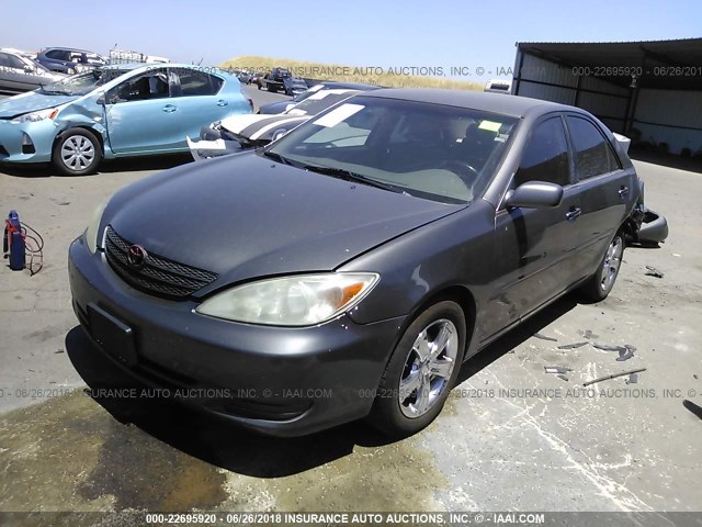 4T1BF30K84U573121 - 2004 TOYOTA CAMRY LE/XLE/SE ნაცრისფერი ფოტო 2