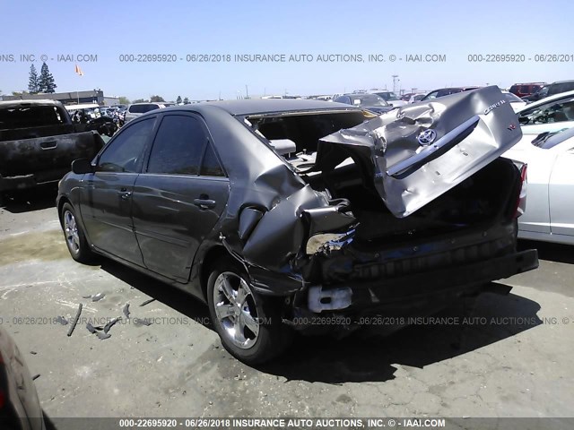 4T1BF30K84U573121 - 2004 TOYOTA CAMRY LE/XLE/SE ნაცრისფერი ფოტო 3