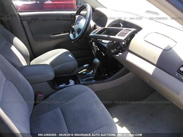 4T1BF30K84U573121 - 2004 TOYOTA CAMRY LE/XLE/SE ნაცრისფერი ფოტო 5