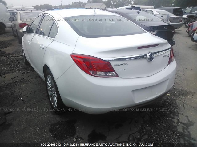 2G4GP5EC7B9184626 - 2011 BUICK REGAL WHITE photo 3
