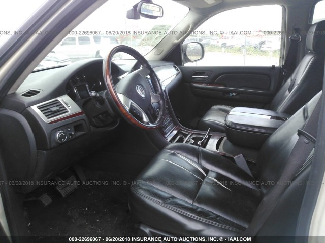 1GYFK63898R261444 - 2008 CADILLAC ESCALADE LUXURY კრემისფერი ფოტო 5