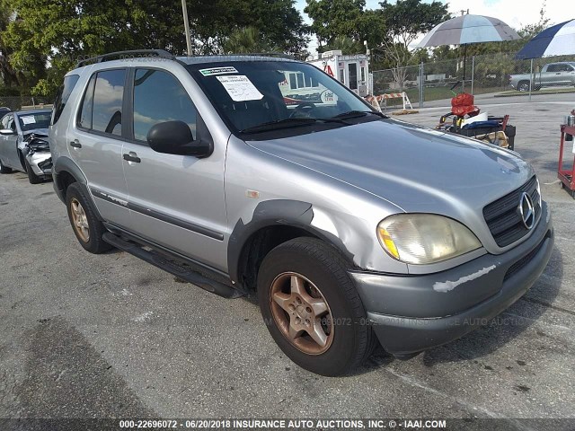 4JGAB54E9WA036513 - 1998 MERCEDES-BENZ ML 320 SILVER photo 1