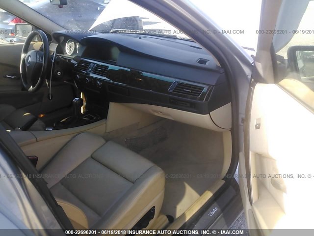 WBANF73586CG67846 - 2006 BMW 530 XI GRAY photo 5