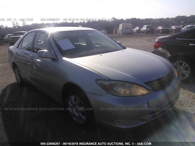 4T1BE32KX2U530400 - 2002 TOYOTA CAMRY LE/XLE/SE 银色 照片 1