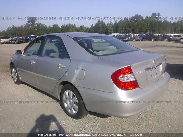 4T1BE32KX2U530400 - 2002 TOYOTA CAMRY LE/XLE/SE 银色 照片 3
