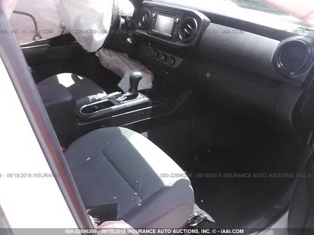 5TFRX5GNXGX058975 - 2016 TOYOTA TACOMA ACCESS CAB/SR/SR5 თეთრი ფოტო 5