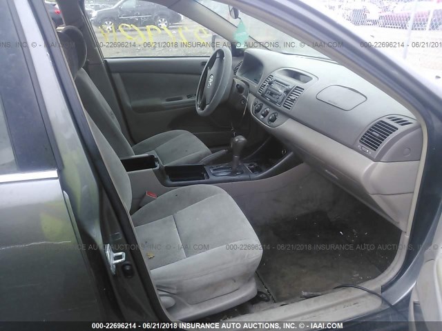 4T1BE32K53U728268 - 2003 TOYOTA CAMRY LE/XLE/SE ნაცრისფერი ფოტო 5