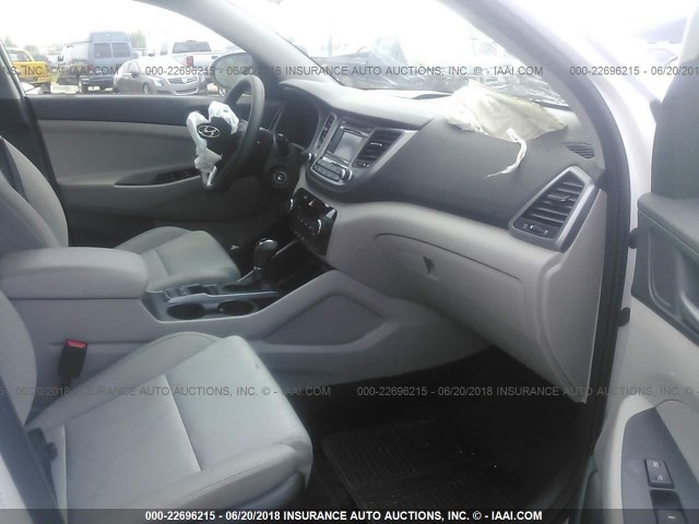 KM8J3CA44GU211344 - 2016 HYUNDAI TUCSON LIMITED/SPORT AND ECO/SE WHITE photo 5