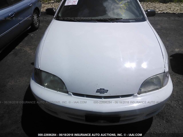 1G1JS124227161196 - 2002 CHEVROLET CAVALIER LS WHITE photo 10