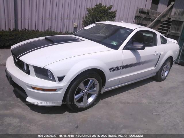 1ZVHT82H385173597 - 2008 FORD MUSTANG GT WHITE photo 2