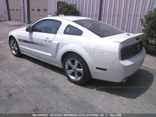 1ZVHT82H385173597 - 2008 FORD MUSTANG GT WHITE photo 3