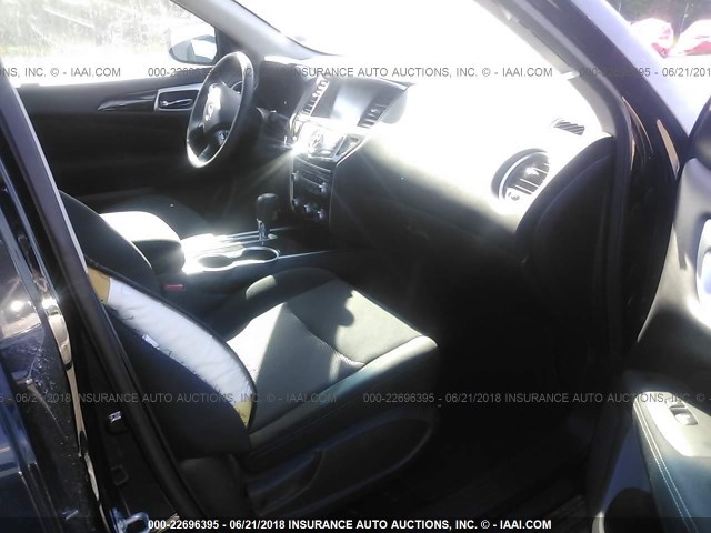 5N1DR2MN9HC639069 - 2017 NISSAN PATHFINDER S/SV/SL/PLATINUM 黑色 照片 5