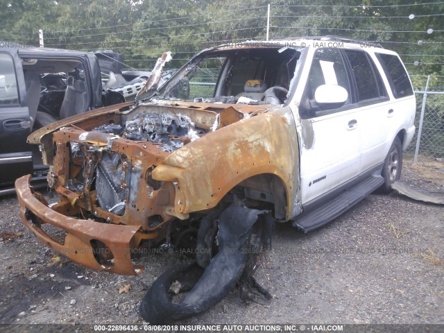 5LMEU27R32LJ02168 - 2002 LINCOLN NAVIGATOR Ақ фото 2