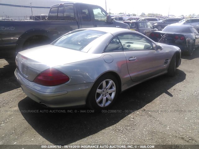 WDBSK75F05F090004 - 2005 MERCEDES-BENZ SL 500 GRAY photo 4