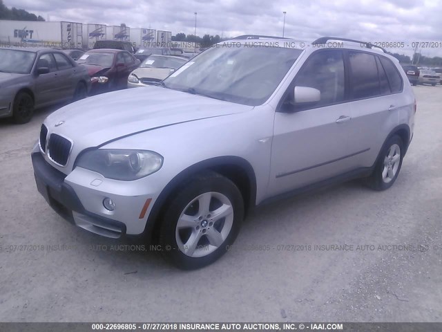 5UXFE435X8L005564 - 2008 BMW X5 SILVER photo 2