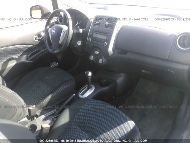 3N1CE2CP4EL412518 - 2014 NISSAN VERSA NOTE S/S PLUS/SV/SL SILVER photo 5