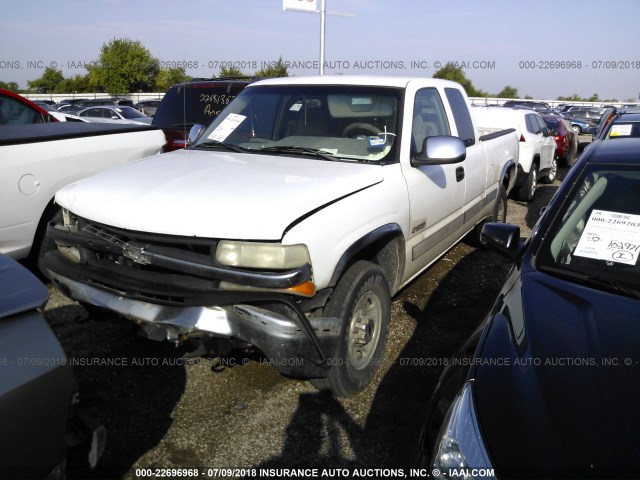 1GCFC29U0YE424313 - 2000 CHEVROLET SILVERADO C2500 WHITE photo 2