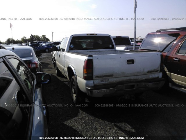 1GCFC29U0YE424313 - 2000 CHEVROLET SILVERADO C2500 WHITE photo 3