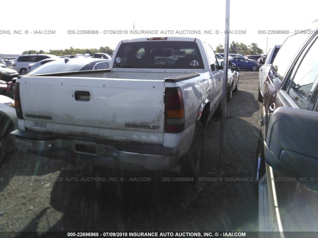 1GCFC29U0YE424313 - 2000 CHEVROLET SILVERADO C2500 WHITE photo 4