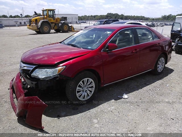 4T1BF1FKXDU692753 - 2013 TOYOTA CAMRY L/SE/LE/XLE 红色 照片 2