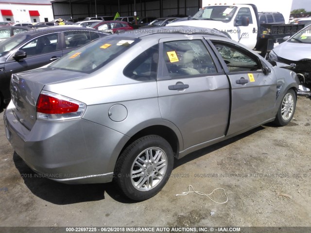 1FAHP35N48W286759 - 2008 FORD FOCUS SE/SEL/SES GRAY photo 4