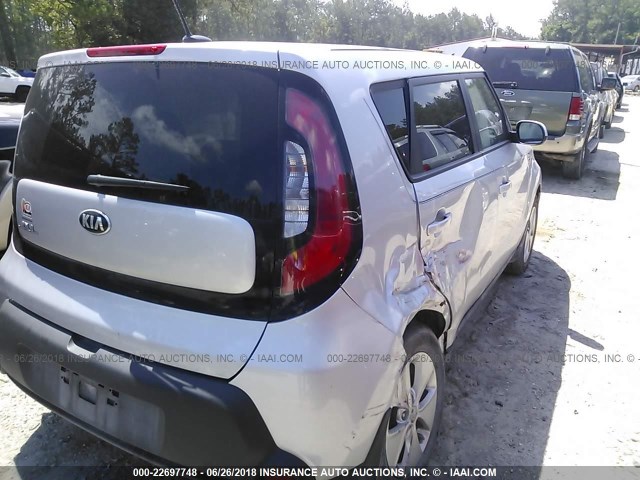 KNDJN2A22G7858265 - 2016 KIA SOUL 银色 照片 4