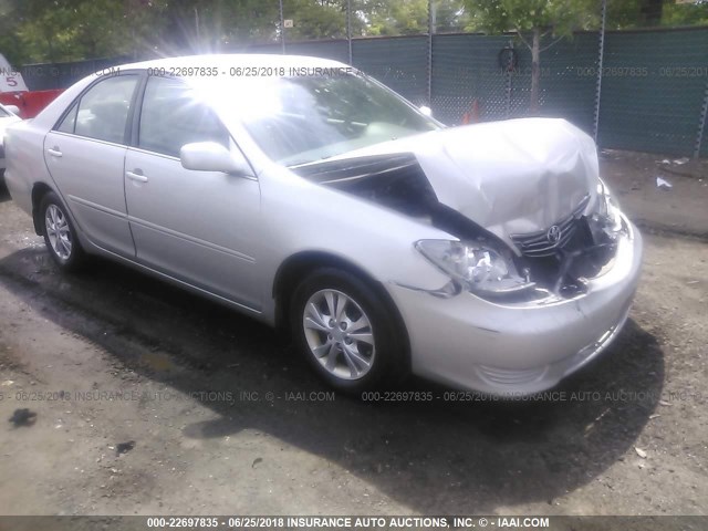 4T1BF32K25U085880 - 2005 TOYOTA CAMRY LE/XLE/SE 银色 照片 1