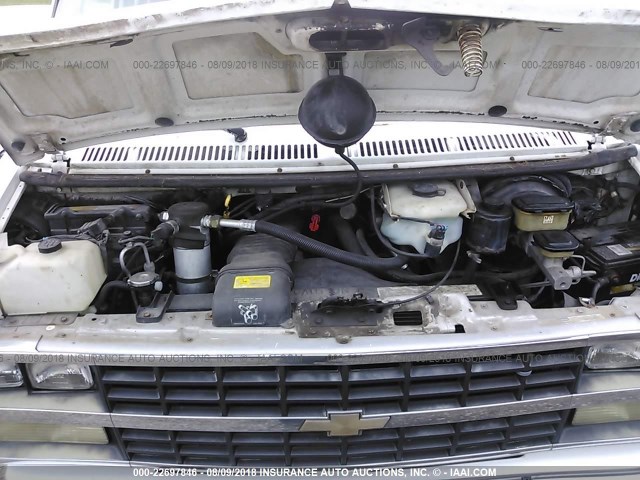 1GBEG25K2RF155753 - 1994 CHEVROLET G20 WHITE photo 10