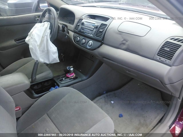 4T1BE32K15U098199 - 2005 TOYOTA CAMRY LE/XLE/SE მუქწითელი ფოტო 5