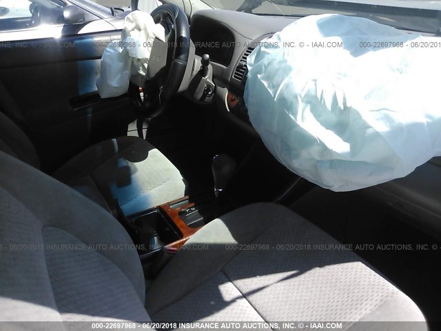 4T1BF30K03U035639 - 2003 TOYOTA CAMRY LE/XLE/SE 银色 照片 5