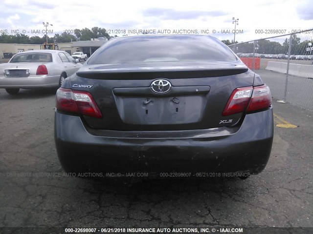 JTNBE46K673095582 - 2007 TOYOTA CAMRY NEW GENERAT CE/LE/XLE/SE GRAY photo 6