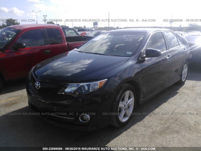 4T1BF1FK6DU290812 - 2013 TOYOTA CAMRY L/SE/LE/XLE Qara foto 2