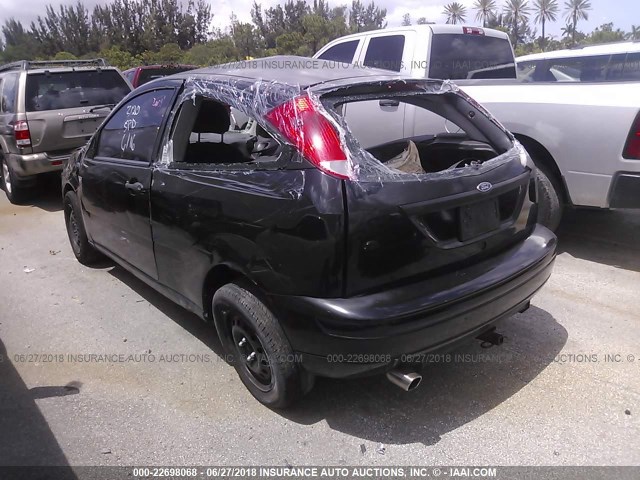 1FAFP31NX6W243120 - 2006 FORD FOCUS ZX3 BLACK photo 3