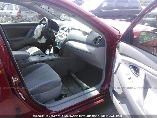 4T4BF3EK1BR095877 - 2011 TOYOTA CAMRY SE/LE/XLE RED photo 5