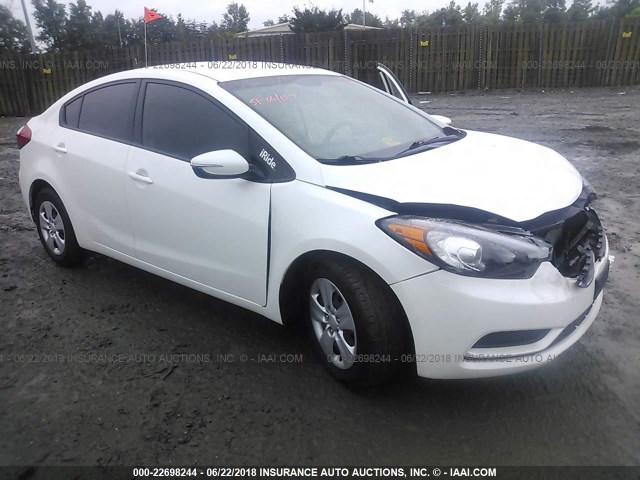 KNAFX4A6XG5541793 - 2016 KIA FORTE LX WHITE photo 1