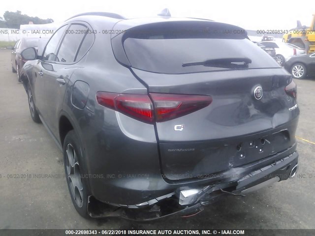 ZASFAKPN1J7B77371 - 2018 ALFA ROMEO STELVIO SPORT GRAY photo 3