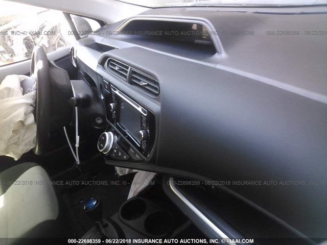 JTDKDTB39F1576534 - 2015 TOYOTA PRIUS C WHITE photo 5