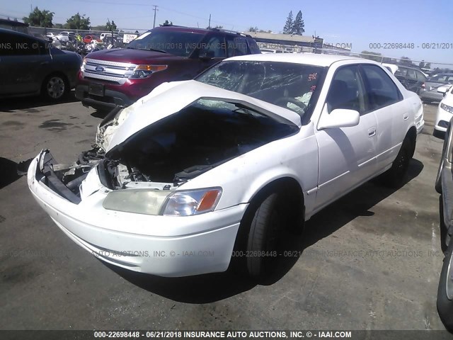 JT2BG22K2V0078472 - 1997 TOYOTA CAMRY LE/XLE WHITE photo 2