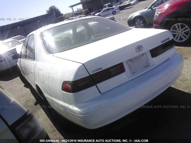 JT2BG22K2V0078472 - 1997 TOYOTA CAMRY LE/XLE WHITE photo 3