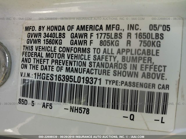 1HGES16395L019371 - 2005 HONDA CIVIC DX VP WHITE photo 9