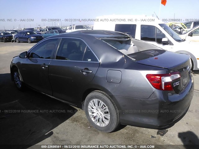 4T4BF1FKXDR332811 - 2013 TOYOTA CAMRY L/SE/LE/XLE 灰色 照片 3
