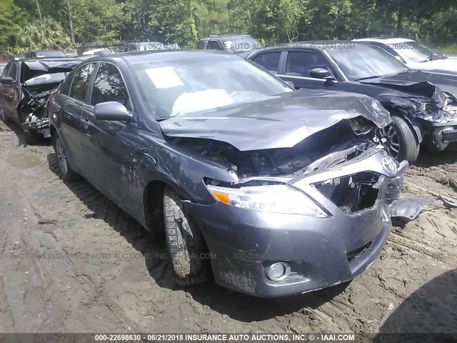 4T1BF3EK6BU135512 - 2011 TOYOTA CAMRY SE/LE/XLE GRAY photo 1