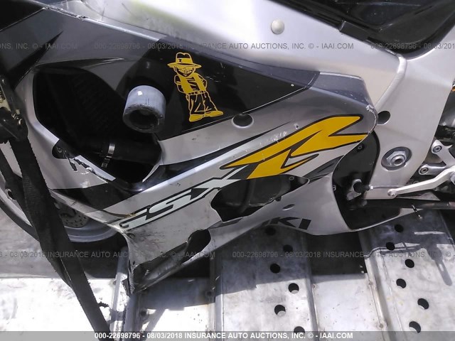 JS1GT74A812101028 - 2001 SUZUKI GSX-R1000 SILVER photo 9