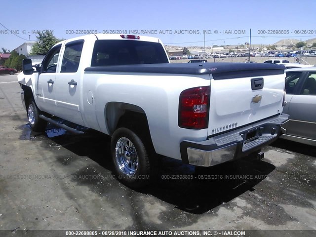 1GCHC23KX7F556472 - 2007 CHEVROLET SILVERADO C2500 HEAVY DUTY WHITE photo 3