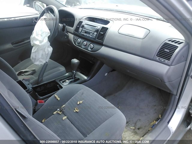 4T1BE30K86U106481 - 2006 TOYOTA CAMRY LE/XLE/SE Gümüş foto 5