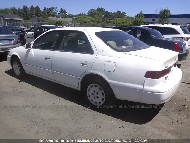 4T1BG22K4XU910439 - 1999 TOYOTA CAMRY CE/LE/XLE WHITE photo 3