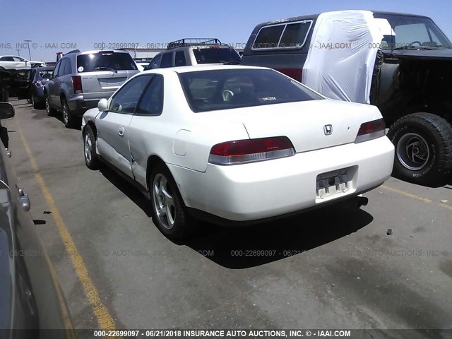 JHMBB6149XC005065 - 1999 HONDA PRELUDE WHITE photo 3